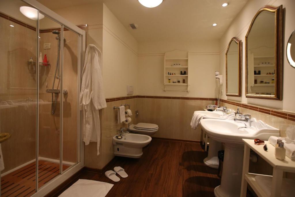 Bathroom at Alpen Suite Hotel in Madonna di Campiglio