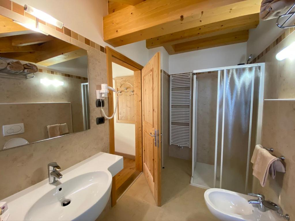 Bathroom at Hotel Diana in Madonna di Campiglio