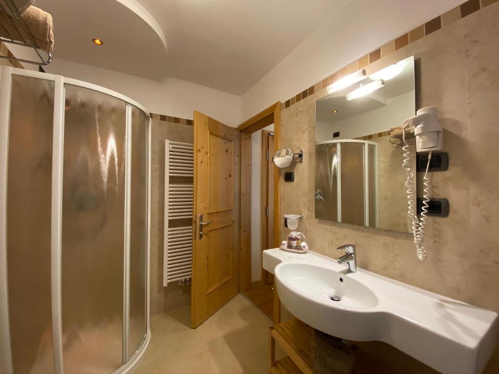 Bathroom at Hotel Diana in Madonna di Campiglio