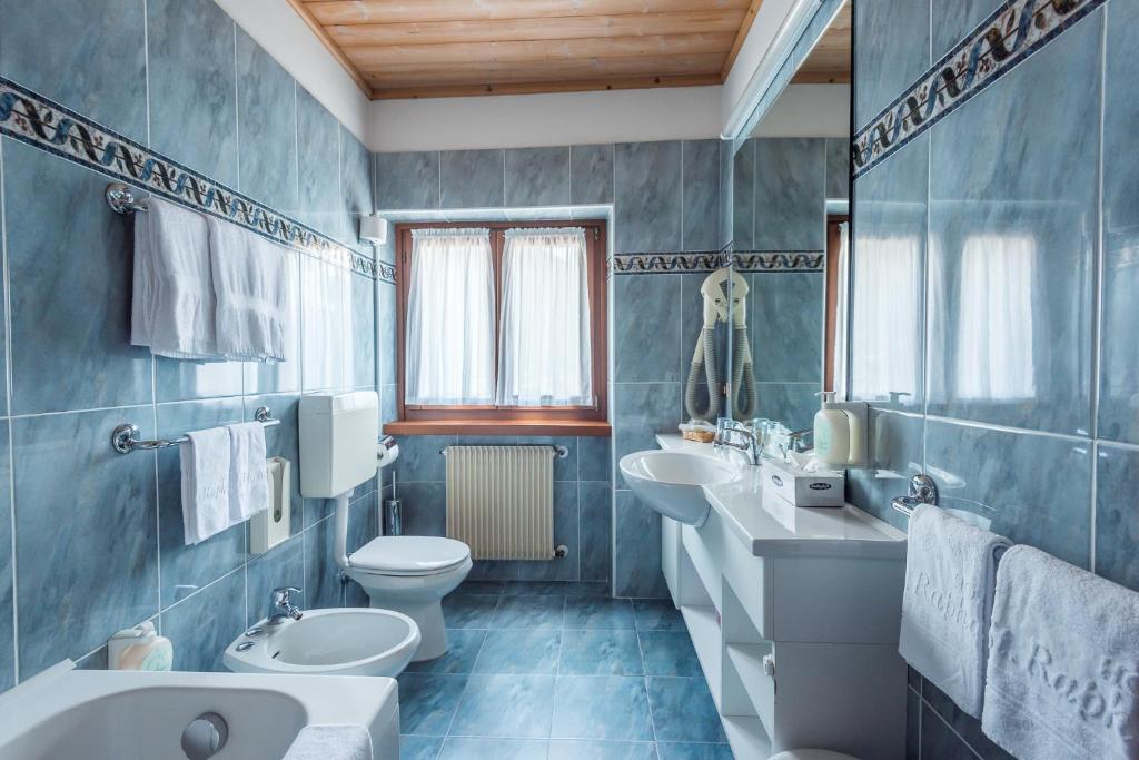 Bathroom at Hotel San Raphael in Madonna di Campiglio