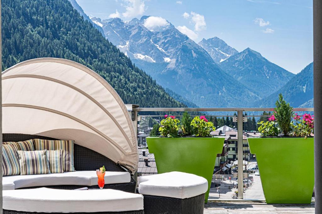 Rooftop Sun Deck at Hotel Majestic Mountain Charme in Madonna di Campiglio