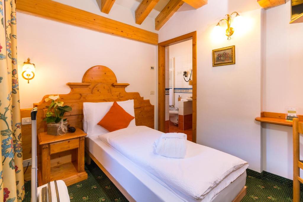 Single Room at Hotel Bonapace in Madonna di Campiglio