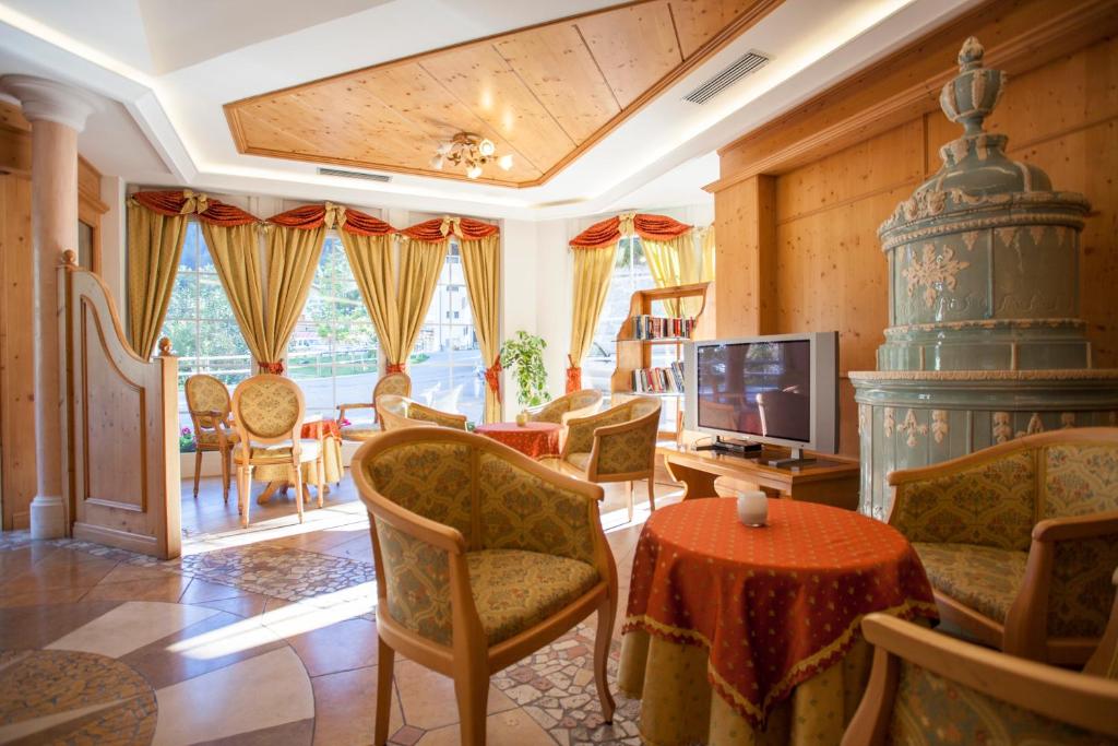 The Lounge at Hotel Chalet all'Imperatore in Madonna di Campiglio