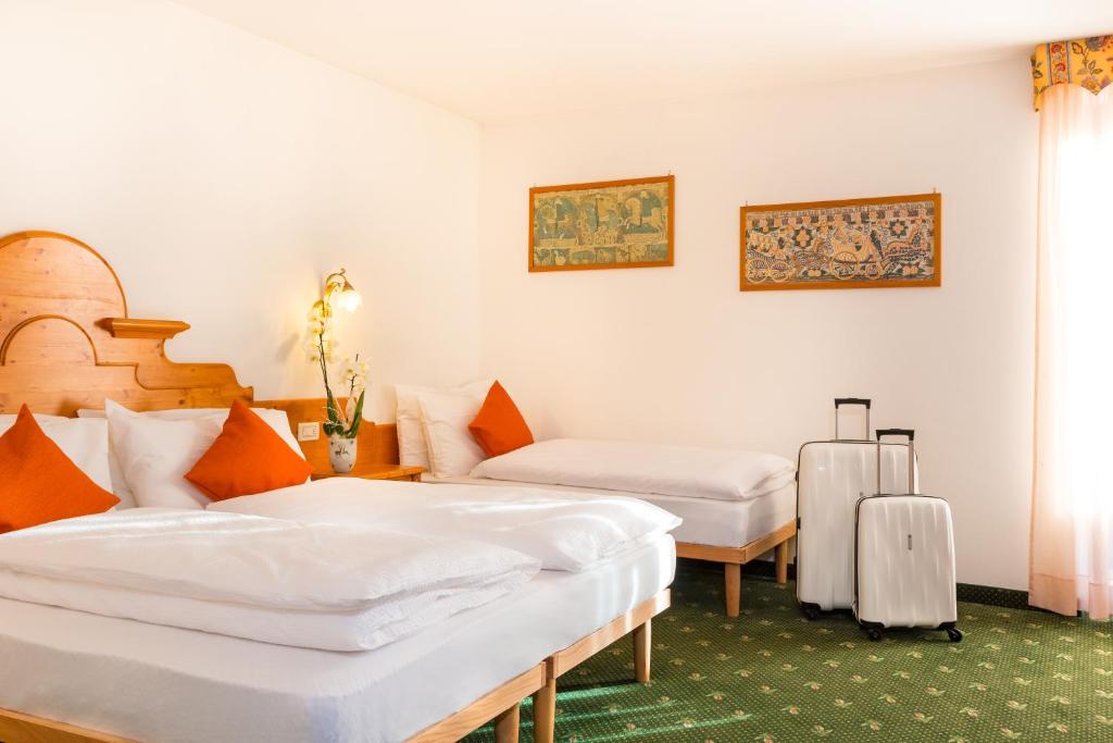 Triple Classic Room at Hotel Bonapace in Madonna di Campiglio