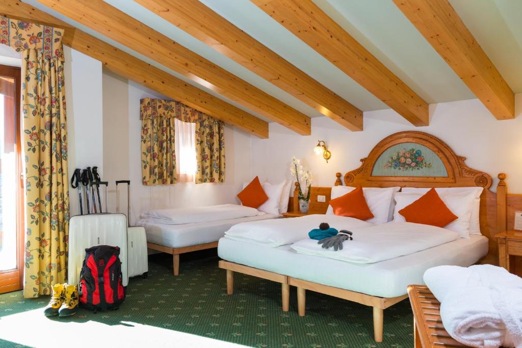 Triple Classic Room at Hotel Bonapace in Madonna di Campiglio